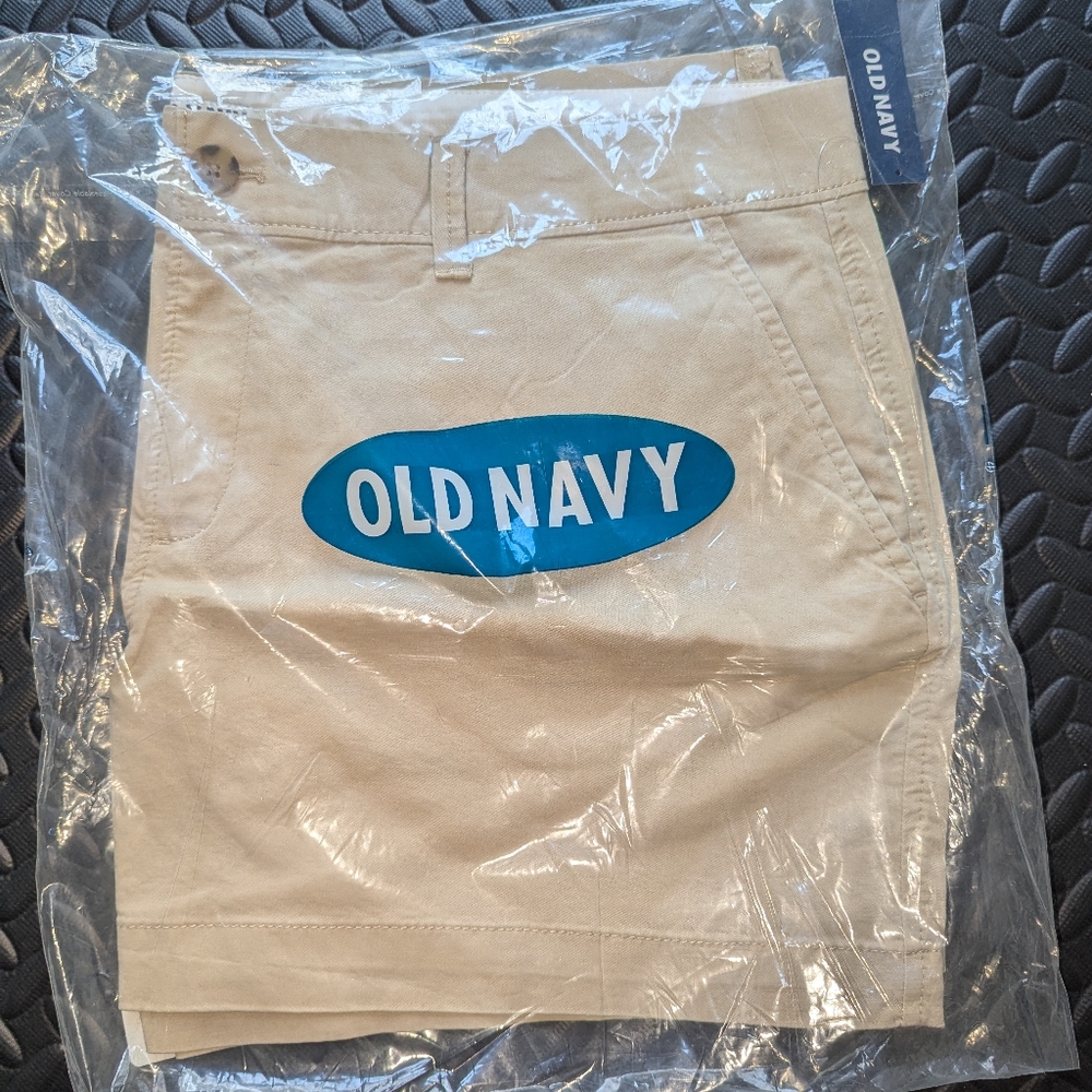 NWT Old Navy Twill Shorts Rolled Oat 14 R - Khaki Shorts